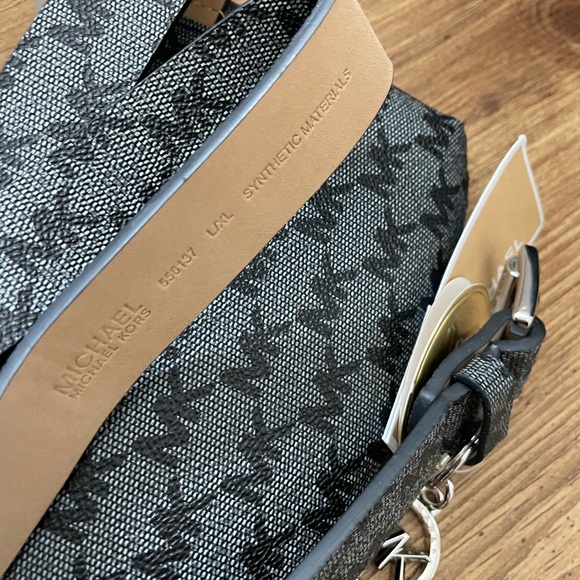 🎁 Michael Kors Belt Bag / Crossbody – NWT – Black MK Logo – Gift Ready - Picture 5 of 10